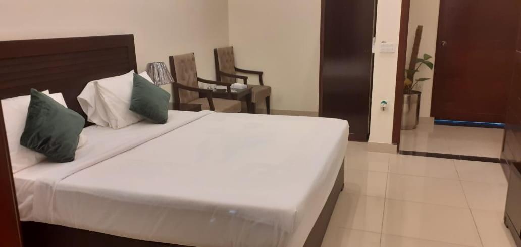 Hotel Noor Plaza Lahaur Zewnętrze zdjęcie